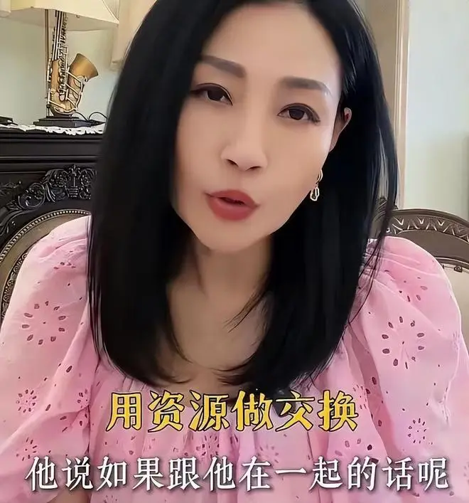 演员权益保护_影视拍摄沟通_娱乐圈男星被潜图片