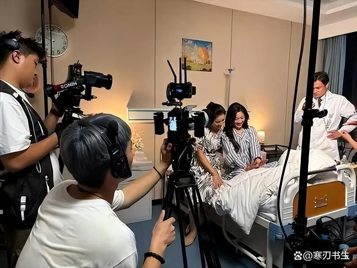 女老板强吻新人演员_娱乐圈潜规则_娱乐圈男星被潜图片